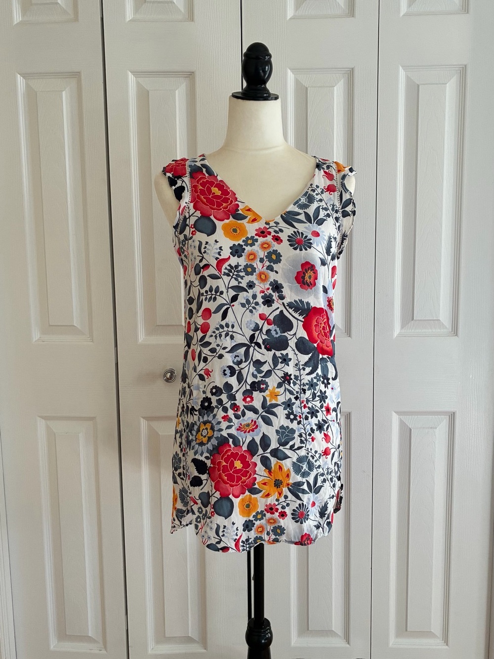 LOFT White Floral V-Neck Sleeveless Camisole with Red & Yellow Blooms